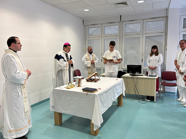 Sveta misa u gospićkoj bolnici                                                                                                                                                                                                                            